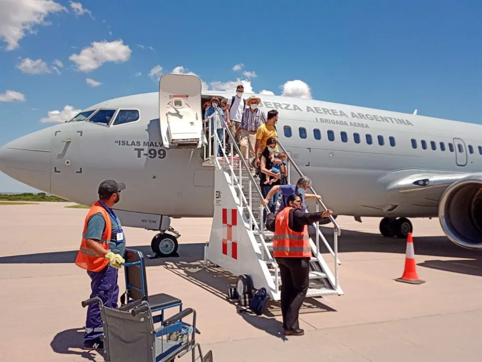 El Aeropuerto Internacional Valle del Conlara recibió al Boeing 737 de LADE