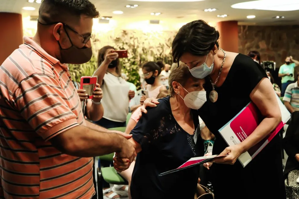 El Gobierno provincial entregó escrituras a 100 familias puntanas