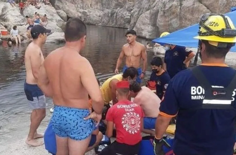 Mina Clavero: un turista se descompensó y murió en el Balneario Nido del Águila