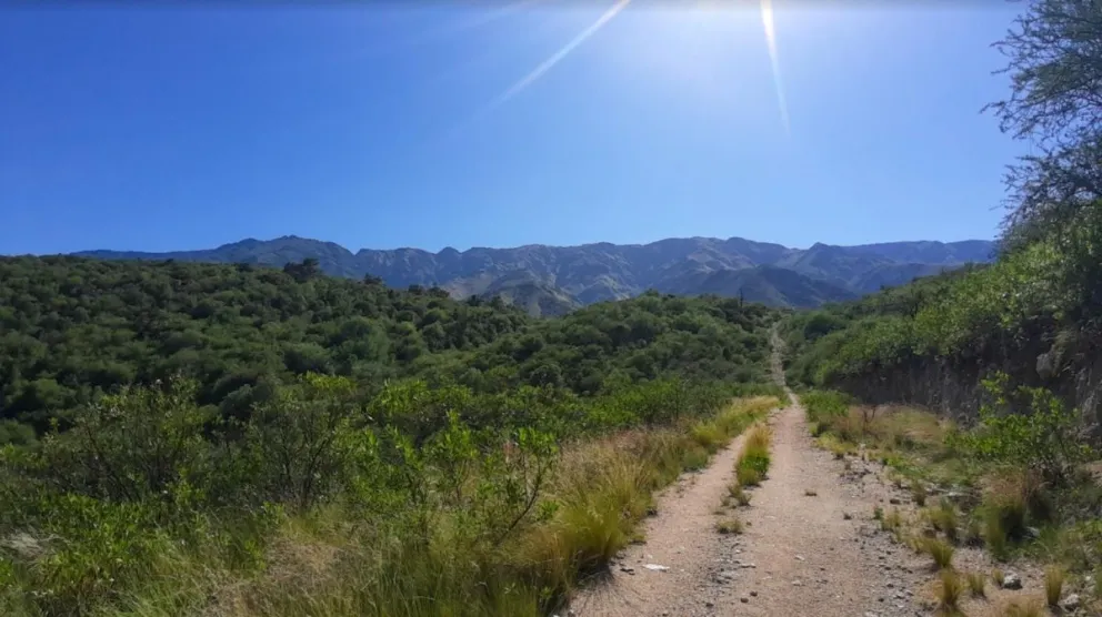 Para este jueves se espera una jornada muy calurosa, con cielo mayormente despejado por la mañana y nubosidad en aumento hacia la tarde.