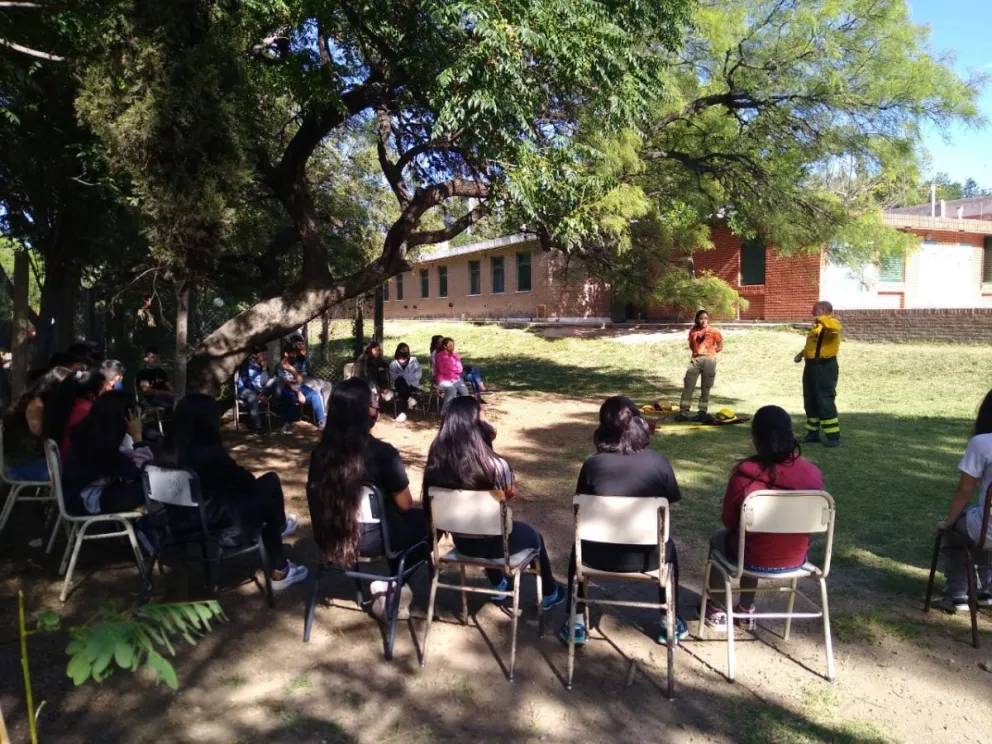 Bomberos dieron una capacitación sobre prevención de incendios en la escuela 288