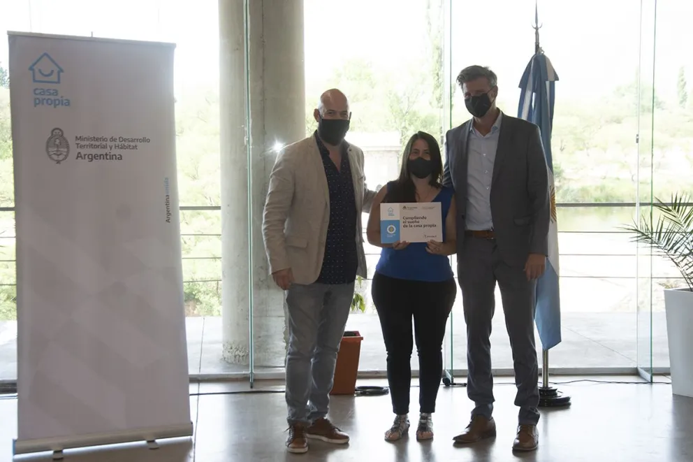 Entrega de créditos para construir viviendas propias a través del Procrear