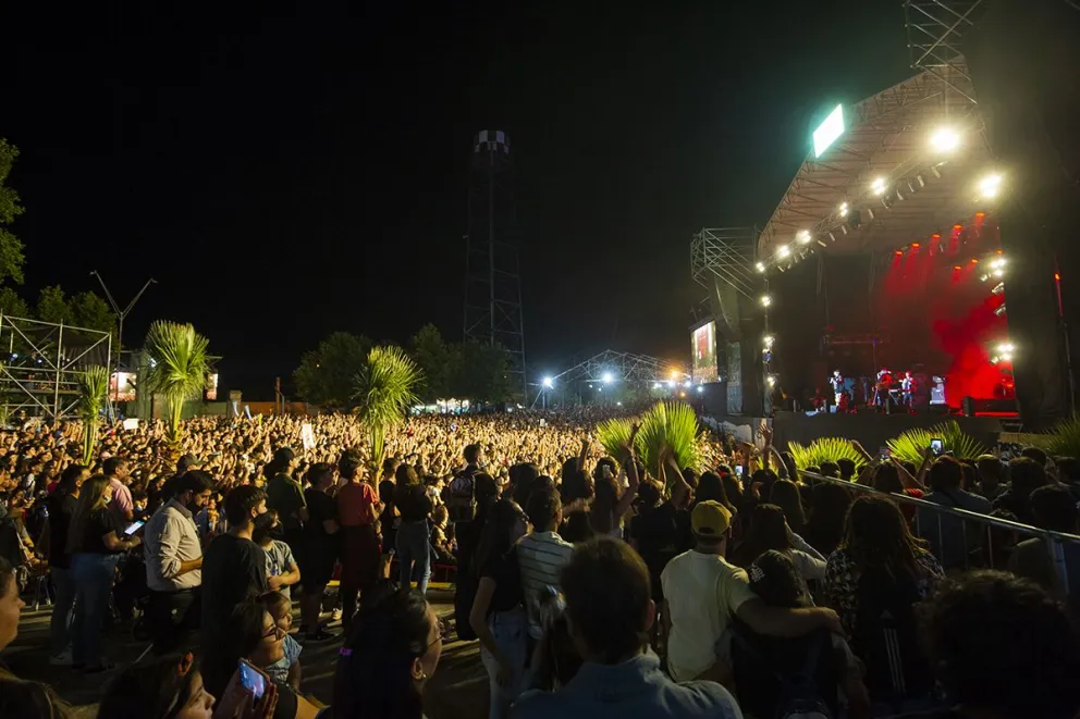 Con su cuarta noche colmada de público, finalizó la tercera edición de Rock en la Casa
