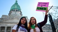 Miles de mujeres y disidencias reclamaron ante el Congreso con la consigna "la deuda es con nosotras"