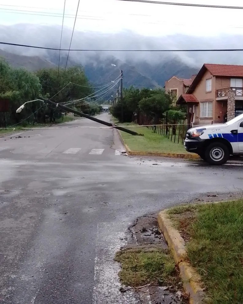 La tormenta generó algunos daños en diferentes zonas de la ciudad