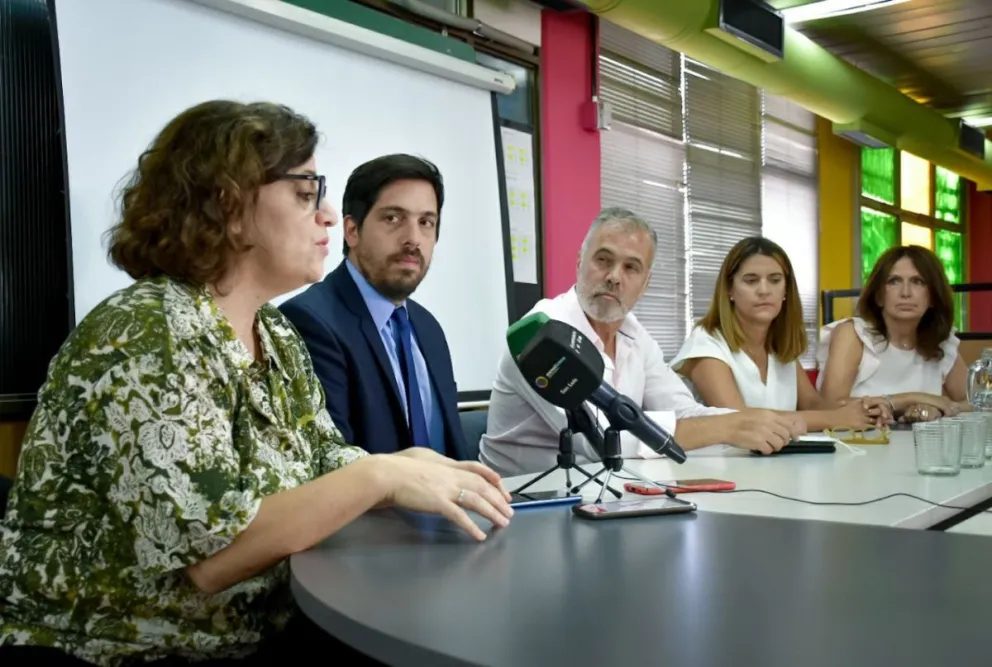 Funcionarios nacionales acompañan la implementación de la Línea 102