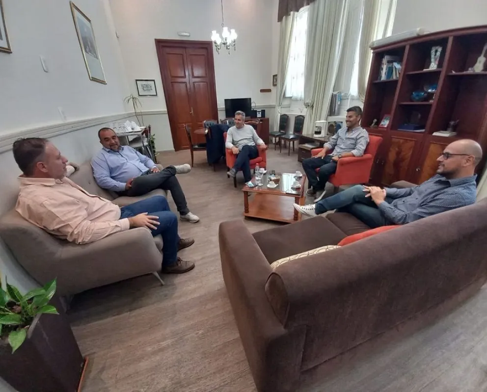 Reunión por la construcción de vivienda sociales