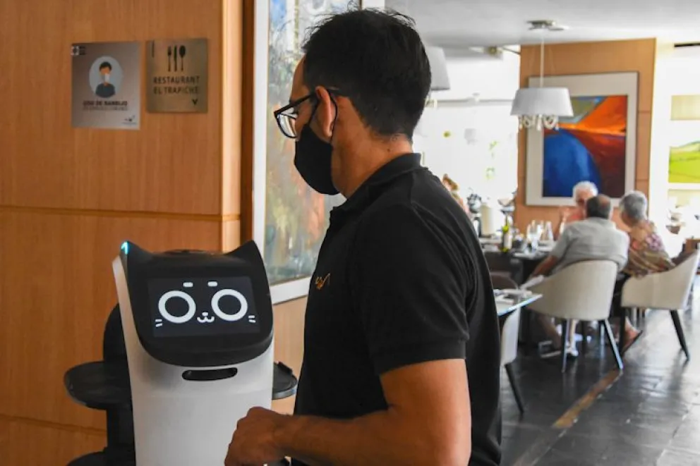 Alumnos de la UPrO “podrán observar una aplicación de la robótica en la industria hotelera”
