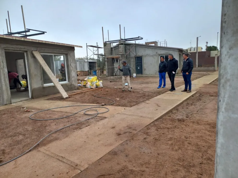 La Toma: visita oficial a las 23 viviendas que se construyen en la localidad.