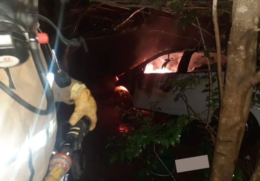 Se incendió un auto en el barrio San Agustín