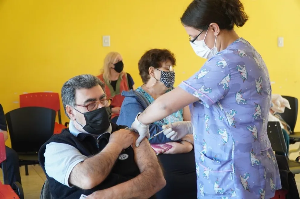 Segunda dosis de refuerzo: Villa de Merlo inició la semana a plena vacunación