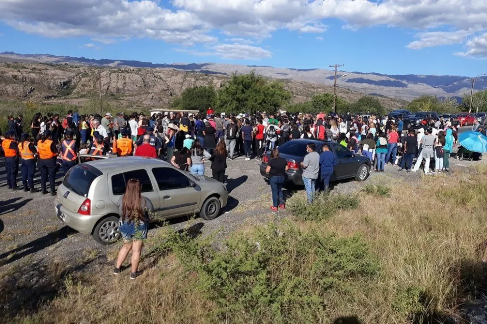 Nuevo reclamo en el acceso a Mina Clavero, por la situación del Hospital Regional