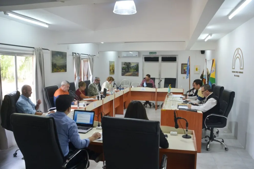 Concejales oficialistas bloquearon el pedido de Juvennat para usar la Banca del Vecino