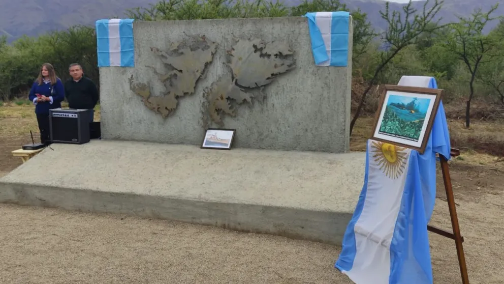 Villa de Merlo honró la memoria de los héroes del ARA General Belgrano