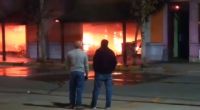 Se incendió completamente un supermercado de La Paz