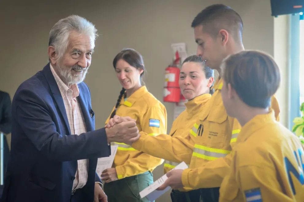 El Gobernador reconoció la labor de brigadistas y bomberos de todo el país