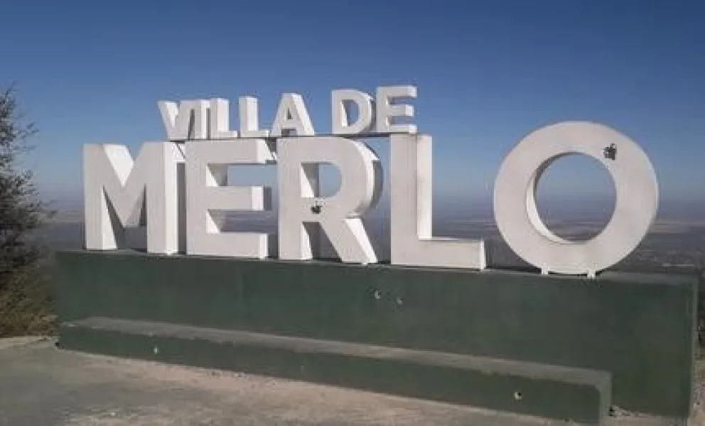 Insólito: usaron el cartel de Villa de Merlo para practicar tiro al blanco