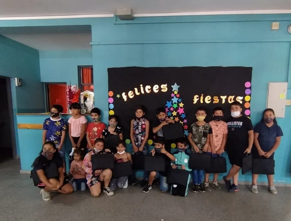 Entrega de netbooks en el Bajo de Véliz