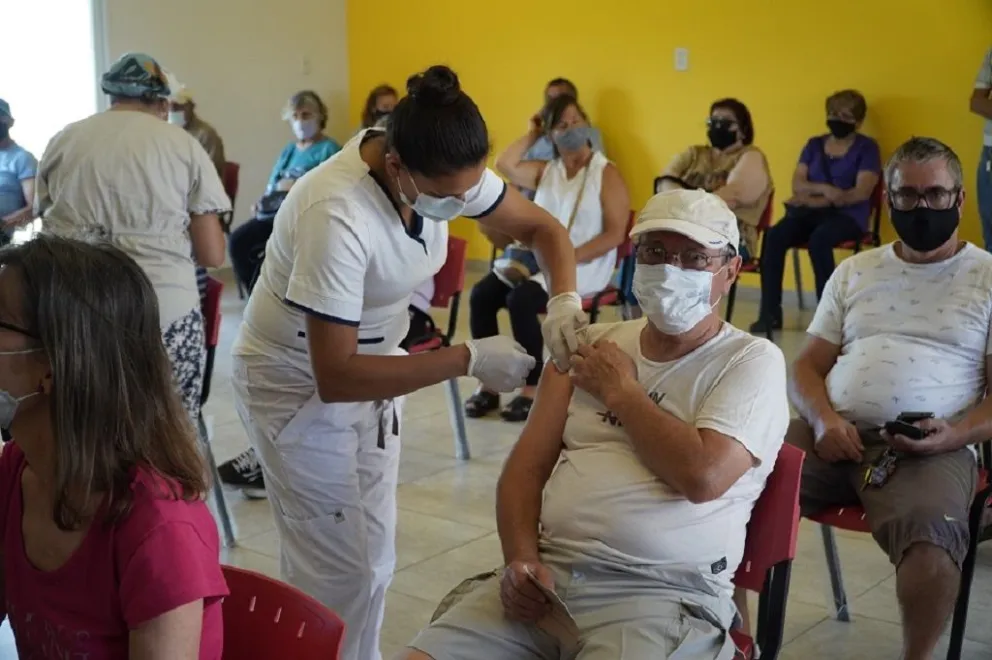 Avanza la aplicación de dosis de refuerzo en el Hospital “Madre Catalina Rodríguez”