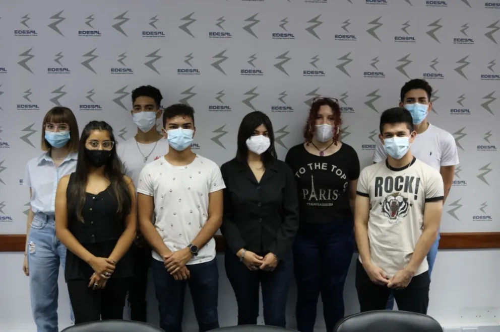 Diez jóvenes recibirán la beca de EDESAL para sus carreras universitarias